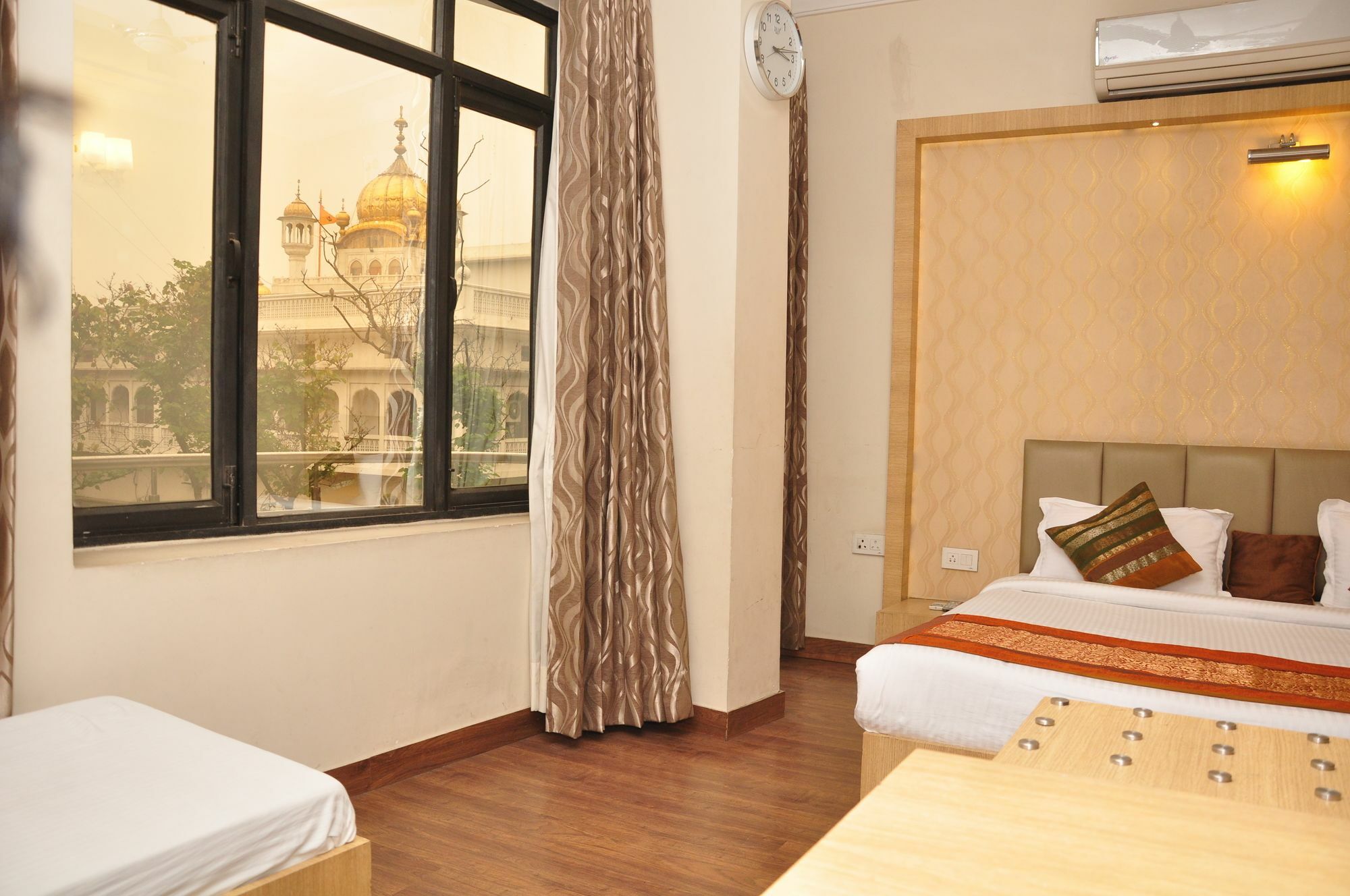 Hotel Mercury Inn By Sonachi Amritsar Eksteriør billede